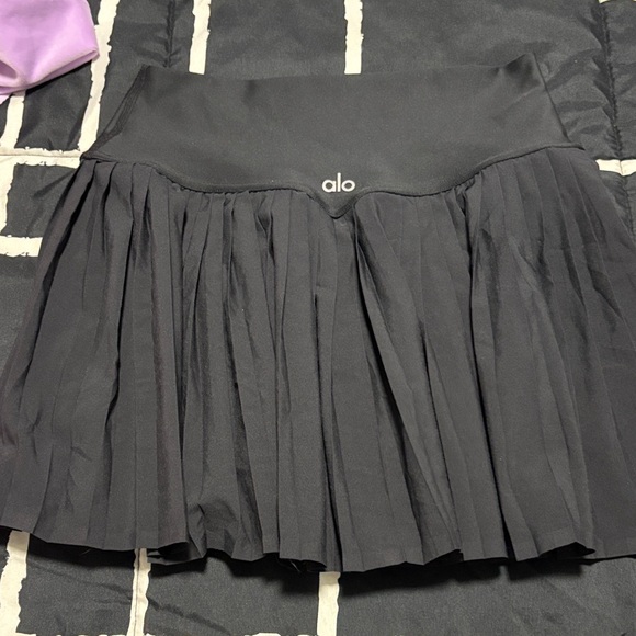 ALO Yoga Black and Lulu Pink Pleated Mini Skirt - Picture 2 of 4